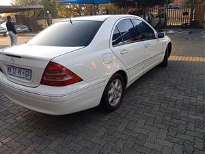 LOVELY CLEAN MERCEDES BENZ C200 AUTOMATIC 