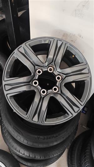 17inch Toyota Hilux/Fortuner original mag to use for spare wheel 