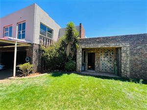 Spacious Double-Storey Family Home in Freeway Park