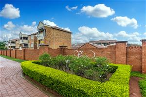 2 Bedroom Apartment for sale in Die Hoewes