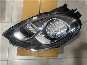 2017 PORSCHE MACAN HALOGEN HEADLIGHT LEFT SIDE FOR SALE. IN PRISTINE CONDITION