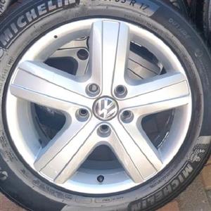VW T5 CARAVELLE SINGLE 17IN MAG 