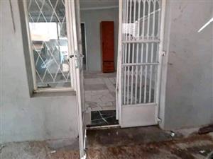 Charming 1-Bedroom Cottage To Let – Malvern East, Germiston