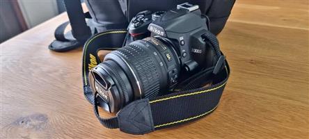 Nikon D3000 DSLR Camera – Like New | With Bag