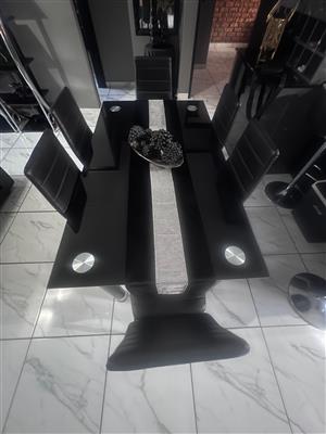 Modern Black Glass Dining Set for Sale  Add a touch of elegance to your dining s