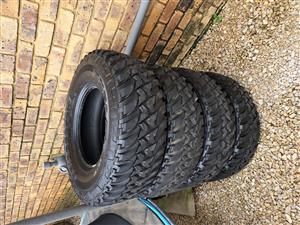 Bridgstone Dueler 265/75/16 MT LT