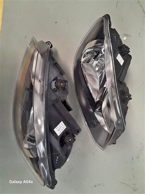 VW CADDY MK3 BOTH FRONT HEADLIGHTS 2010-2014 FOR SALE 