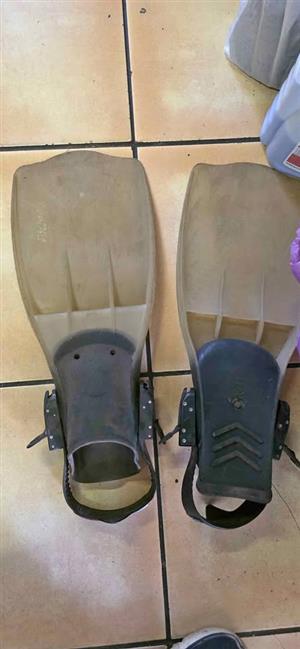 Cressi sub snorkeling fins