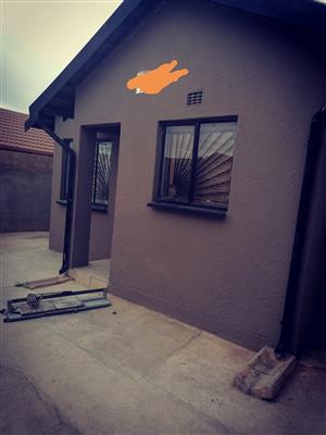 2 bedroom house available for rental in naturena 