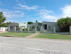 Beautiful Family Home in Campher Park, Despatch