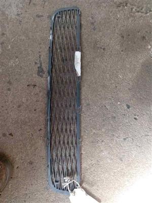 Toyota yaris centre bumper grill