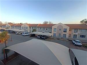Apartment For Sale in Die Hoewes