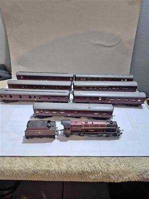 Vintage Hornby OO Gauge LMS Princess Royal Class steam locomotive with coaches