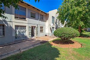 Apartment For Sale in Die Hoewes