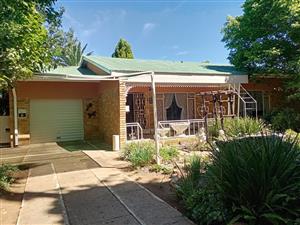 Family home with pool For Sale!  Joint mandate