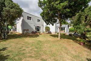 FAMILY HOME AND SEPARATE FLATLET IN LARGE WELL MAINTAINED GARDEN.