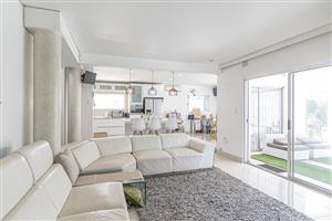 House For Sale in Athlone Park