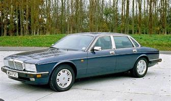 Jaguar Xj40 stripping for spares