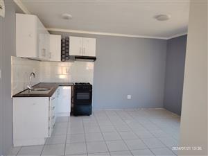 Bachelor pad available in Garsfontein for rent