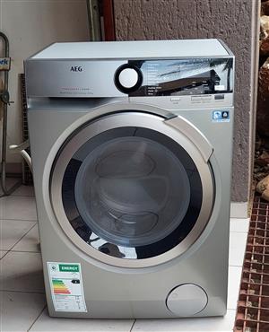 Almost brand new fully integrated AEG washer/dryer 7000 series 8/5 kg.
