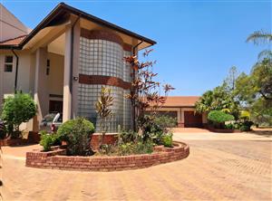 6 Bedroom House for Sale in Bendor