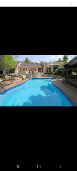 FULLY FURNISHED 1-BED APARTMENT available immediately.