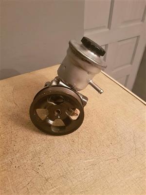 TOYOTA HILUX OR QUANTUM POWER STEERING PUMP FORSALE