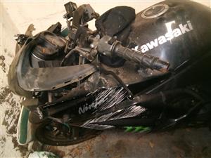  Kawasaki Ninja ZX250R - 2009 BlackAccident damaged bike selling as is. Mileage 