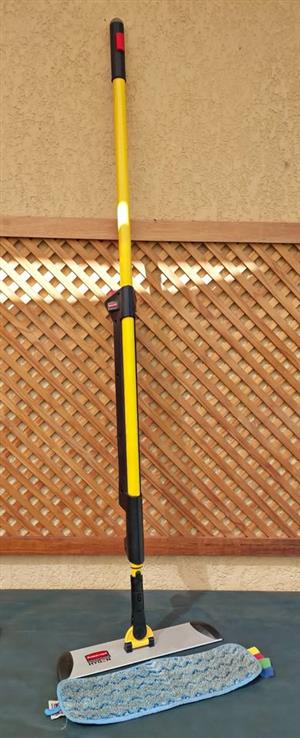 Rubbermaid HYGEN Pulse Microfibre Mop with On-Board Reservoir