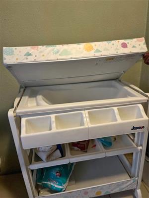 Jojobug bath coming compartment