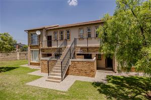 Stunning 2 Bedroom For Sale in Laser Park, Roodepoort – Your Dream Home Awaits! Don’t Miss Out!