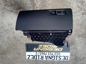 BMW F80 M3 / F82 M4 COVIE HOLD / GLOVE BOX COMPARTMENT