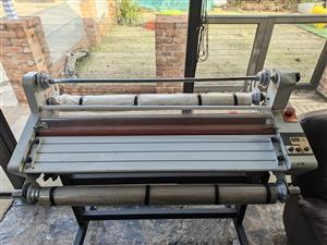 heavy-duty wide-format roll laminator equipped with a feed table, 