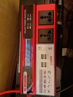 2000w power Inverter with double ac plug and digital display 