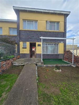 Apartment Rental Monthly in Newton Park