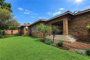 Spacious Family Living Surrounded by Nature