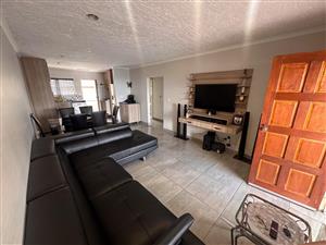 Apartment For Sale in Rangeview