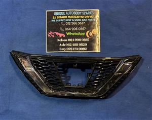 Nissan Qashqai J11 Main Front Bumper Grill