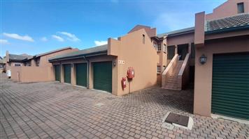 Townhouse For Sale in Glen Marais