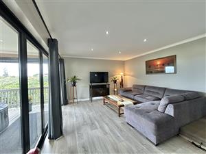 Tranquil 2-Bedroom Oasis with Deck, Jacuzzi & Edible Garden in Wavecrest, Jeffreys Bay