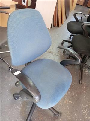 chair typist blue with arms