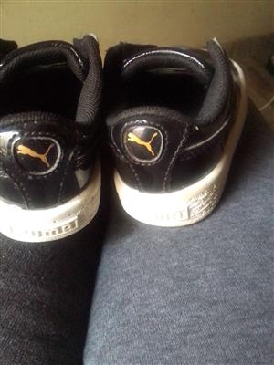 Children's Puma sneakers black size 4