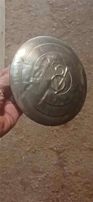 Ford V8, hub cap