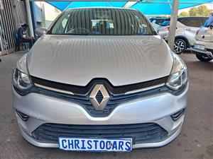 2018 model Renault Clio Tce IV 900T Turbo hatchback manual Transmission petrol mileage 95000km