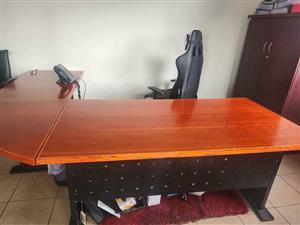 L Shapr Office desk