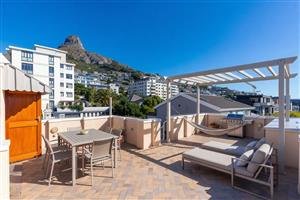 House For Sale in Bantry Bay