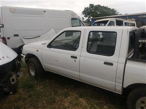 Selling Nissan hardboardy twin cab cab complete or stripping it for spares 
