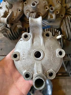 Suzuki RM 250 cylinder head. Meyerton bike scrapyard new and secondhand spares.