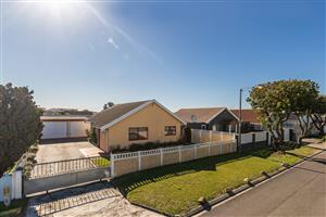 House For Sale in Lotus River