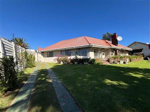 House For Sale in Mondeor